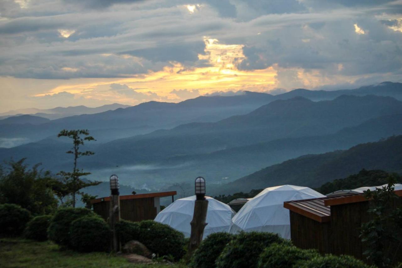 Luxury tent เขาเเสงจันทร์ ม่อนเเจ่ม *